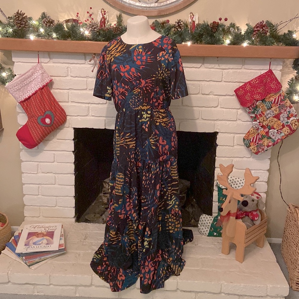 Boutique Tiered A-line Maxi Dress Short Sleeve